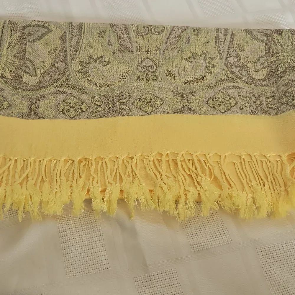 HOST PICK🥳 Elegant Yellow and Gray Scarf - Picture 14 of 16